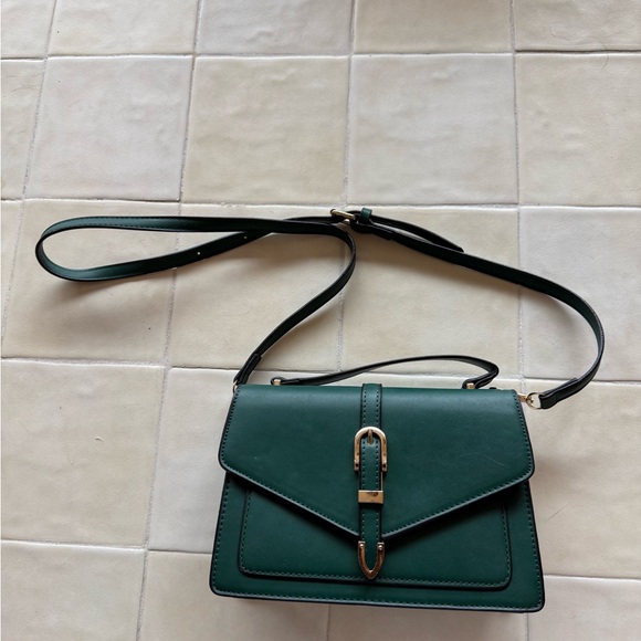 Elegant Green Leather Crossbody Bag - Picture 1 of 4
